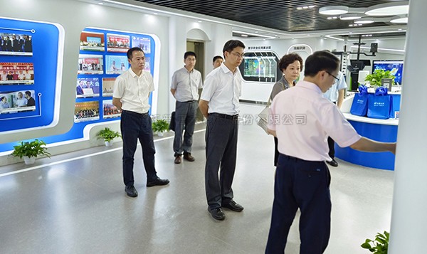 浙江省科技厅副厅长吴卿、台盟省委会主委陈清莉一行赴金年会体育官方网站调研考察