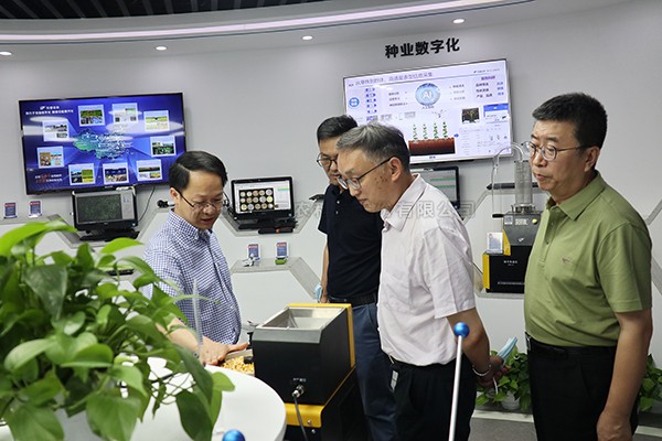 农业农村部信息中心主任王小兵一行莅临金年会体育官方网站考察调研