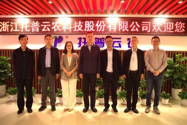 内蒙古自治区农牧业技术推广中心主任胡有林一行赴金年会体育官方网站考察调研
