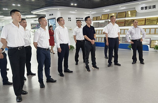 德阳市人大常委会副主任杨芳清、中江县委书记杜尚武率考察组赴金年会体育官方网站考察调研