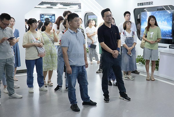 中国农科院茶叶研究所所长助理、科技处处长姚明哲一行赴金年会体育官方网站参观调研