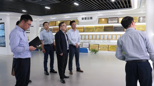 杭州市拱墅区委常委、常务副区长黄飞一行莅临金年会体育官方网站考察调研