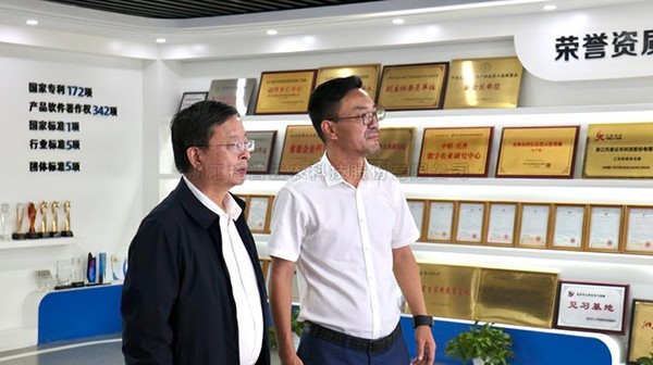 江西省农业农村厅副厅长刘光华一行莅临金年会体育官方网站调研