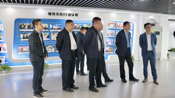 长春市政府副市长曹武一行莅临金年会体育官方网站调研交流