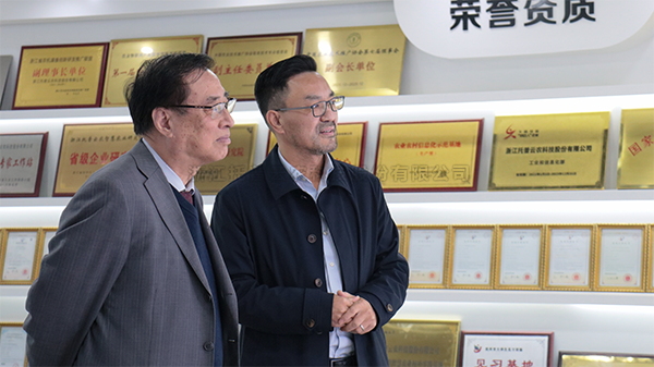 中国农业科学院原院长、中国农业国际合作促进会名誉会长翟虎渠莅临金年会体育官方网站考察指导