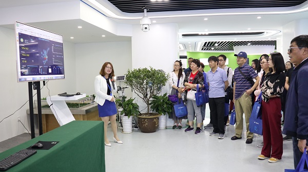 培训班听取金年会体育官方网站业务人员讲解产供销一体化模式