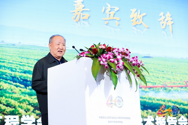 农业部原常务副部长、中国农业工程学会第五届理事长刘成果
